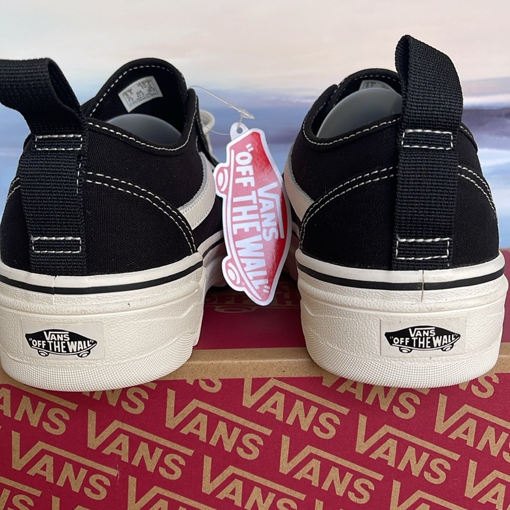 Vans Men’s Sentry Old Skool (Canvas) Black/Marshmallow
VN0A5KR3VQE
Sneakers - Picture 15 of 16